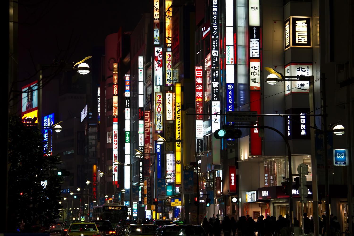 LEDタイプの電飾スタンド看板なら、一層目立って目に留まる！